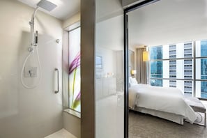 Shower, rainfall showerhead, free toiletries, hair dryer - The Westin Panama (Panama City)