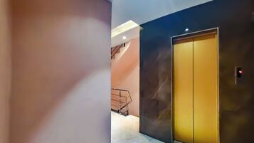 TV LCD, perapian, dan printer