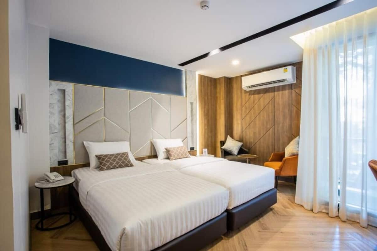 In-room safe, free WiFi, bed sheets