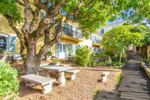 Garden - Auberge Burgundy Guest House (Hermanus)