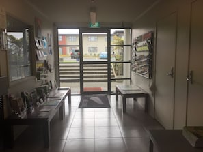 Interior entrance - Silver Fern Lodge (Taupo)