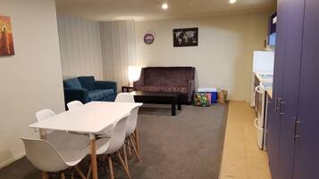 Three Bedroom Apartment | In-room dining