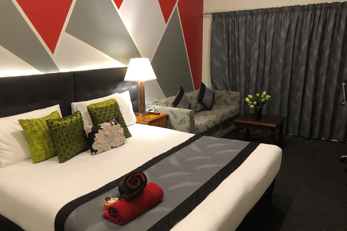 Lake Facing Room | Laptop workspace, blackout drapes, soundproofing, iron/ironing board