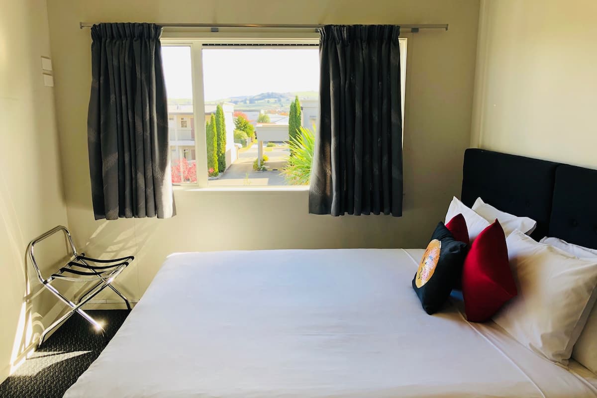 Standard room with shared bathroom