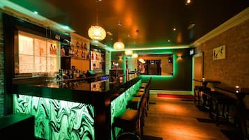 2 bares/lounges