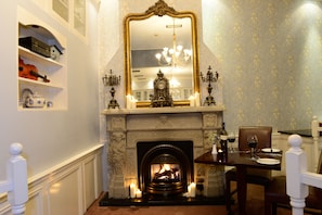 2 restaurants; dinner served  - Treacy's Hotel (Enniscorthy)