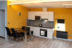 Wasserkocher mit Kaffee-/Teezubehör, Wasserkocher