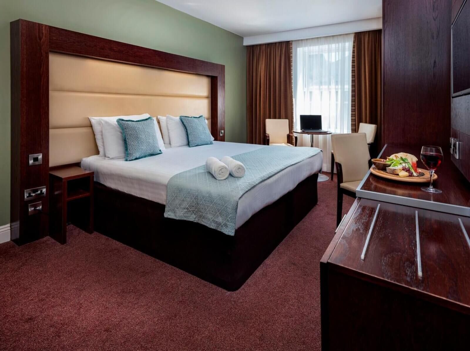 in-room safe, iron/ironing board, free wifi, bed sheets