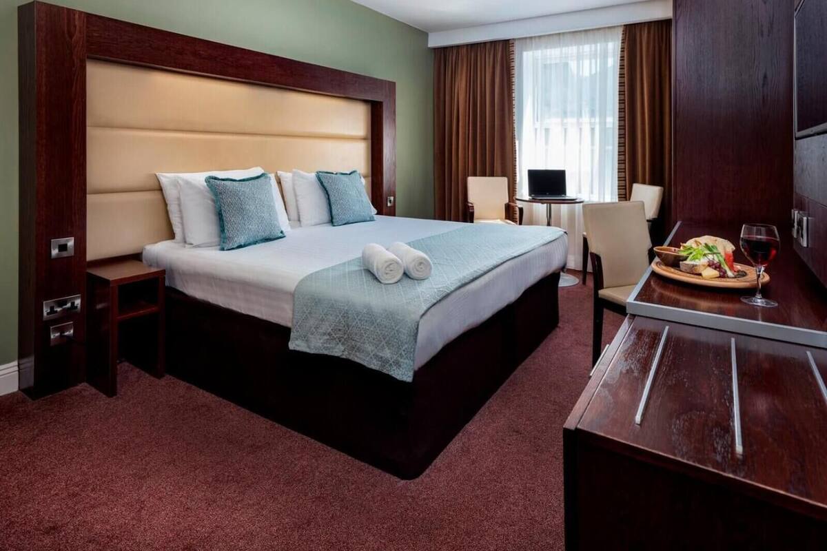 in-room safe, iron/ironing board, free wifi, bed sheets