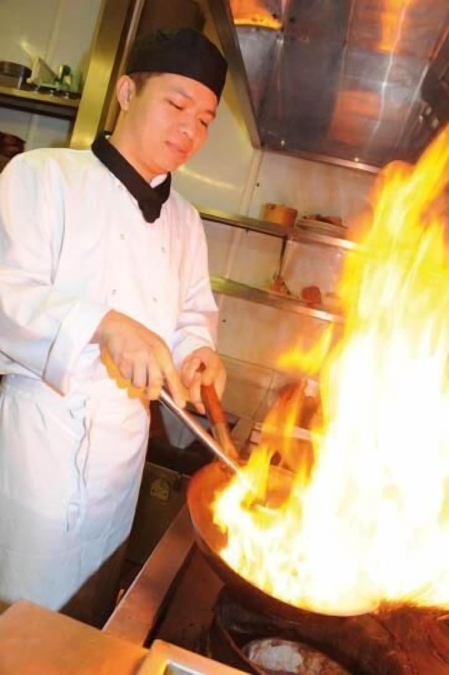 2 restaurants, dinner served, thai cuisine