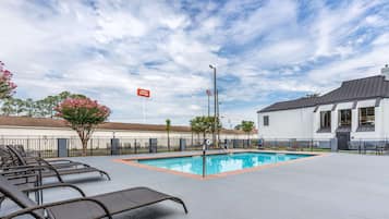 Sæsonbestemt udendørs pool