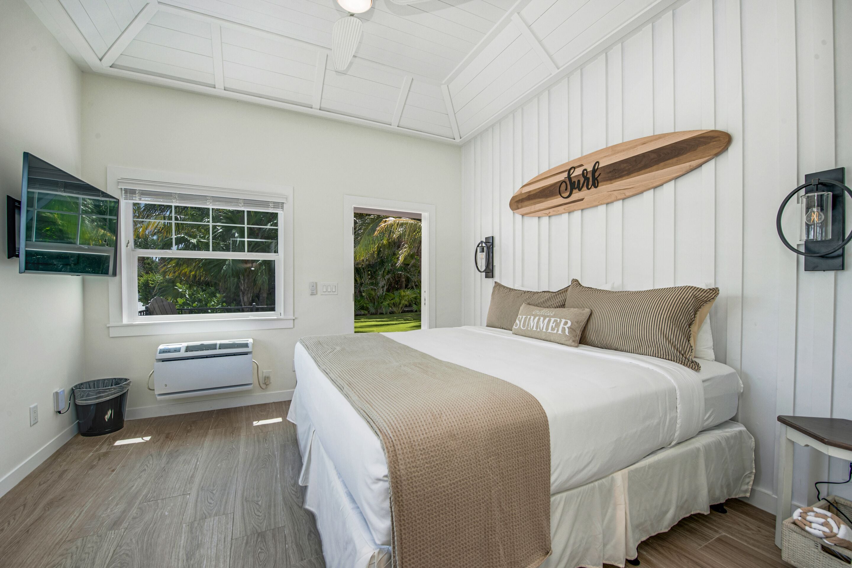 beachfront courtyard view king studio | individually decorated, iron/ironing board, free wifi, bed sheets