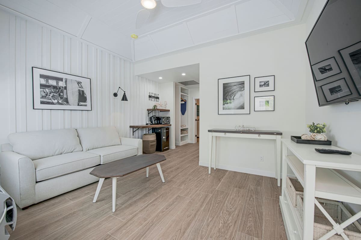 Beachfront 1 Bedroom King Suite | Living area | 37-inch flat-screen TV with digital channels, TV