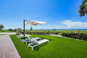 Beachfront Oceanview Deluxe King Studio | Terrace/patio