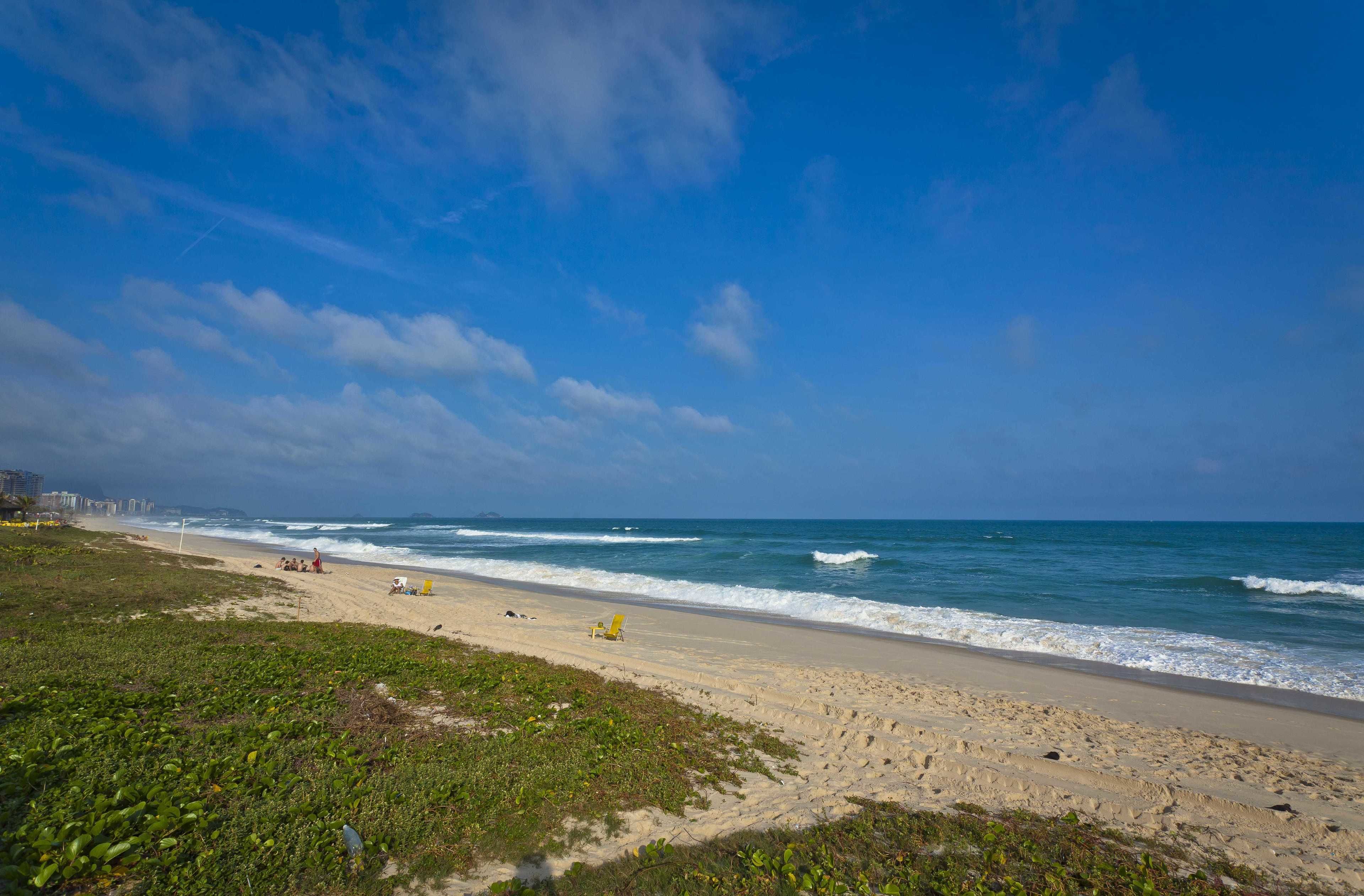 Beach nearby, white sand, free beach shuttle