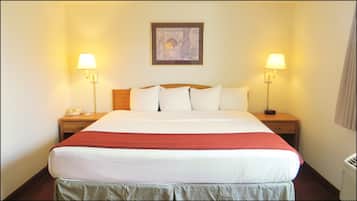 Camera Basic, 1 letto king | Tende oscuranti, ferro/asse da stiro, Wi-Fi gratuito, lenzuola