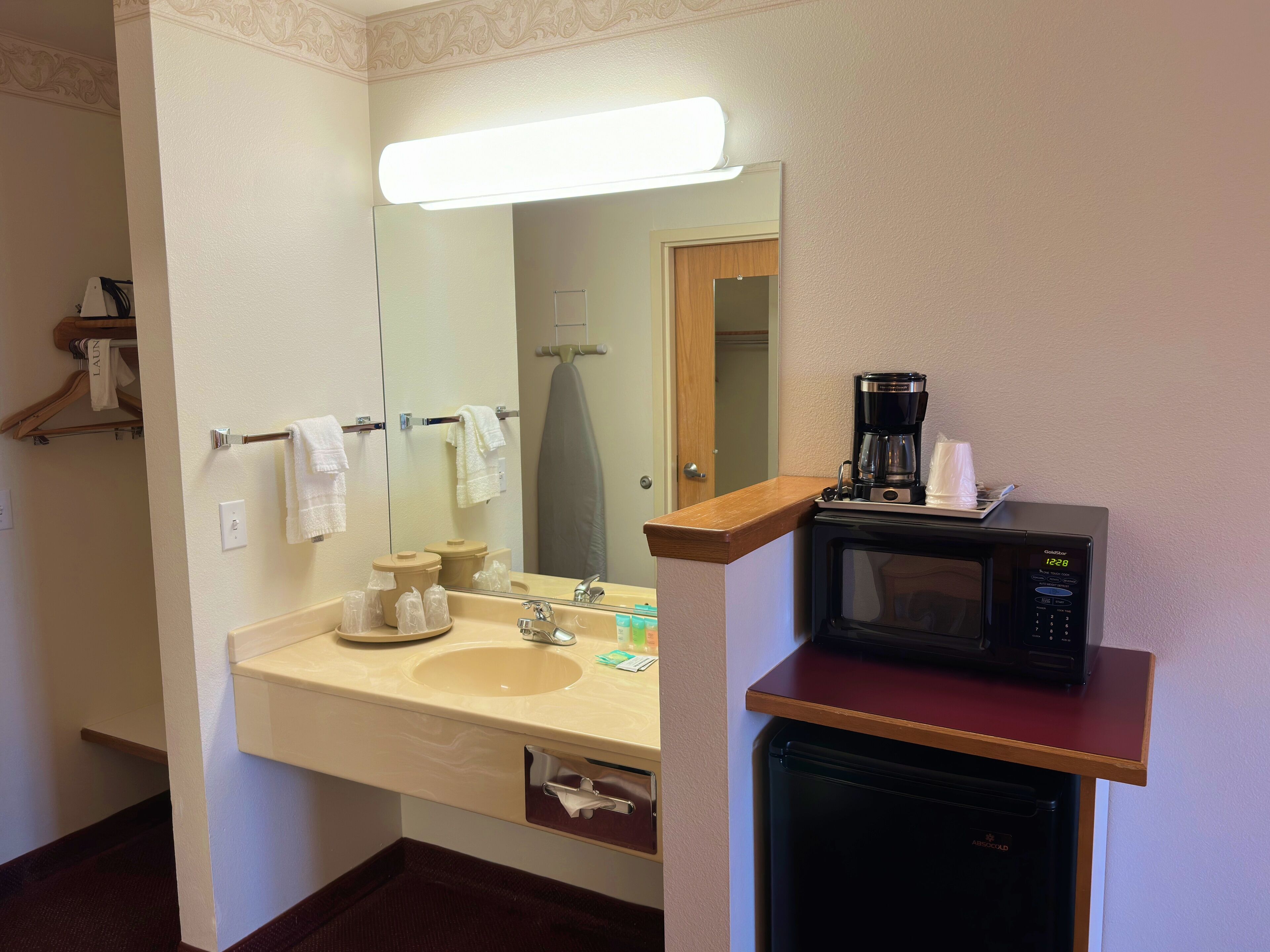 Photo - Peppermill Empress Inn