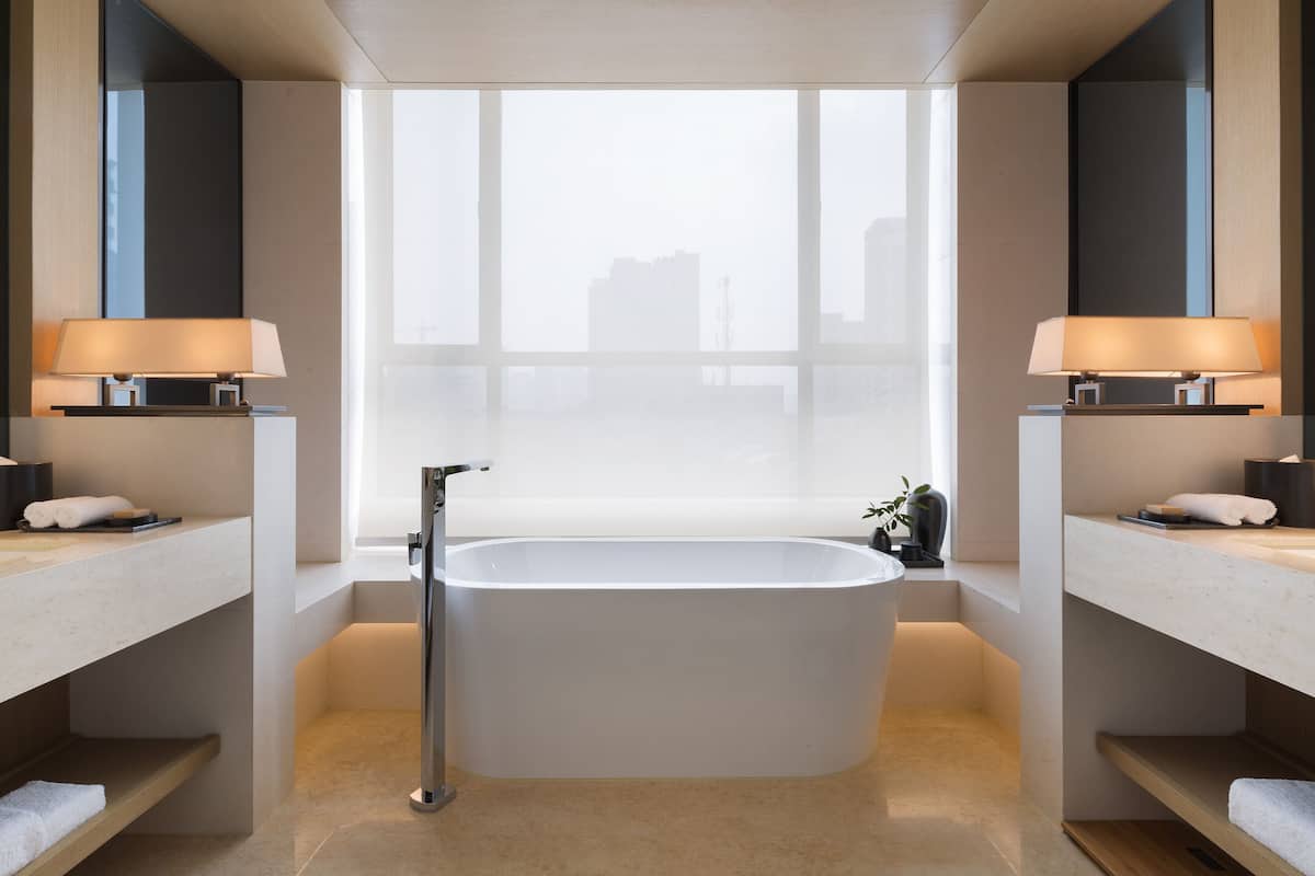 separate bathtub and shower, rainfall showerhead, free toiletries