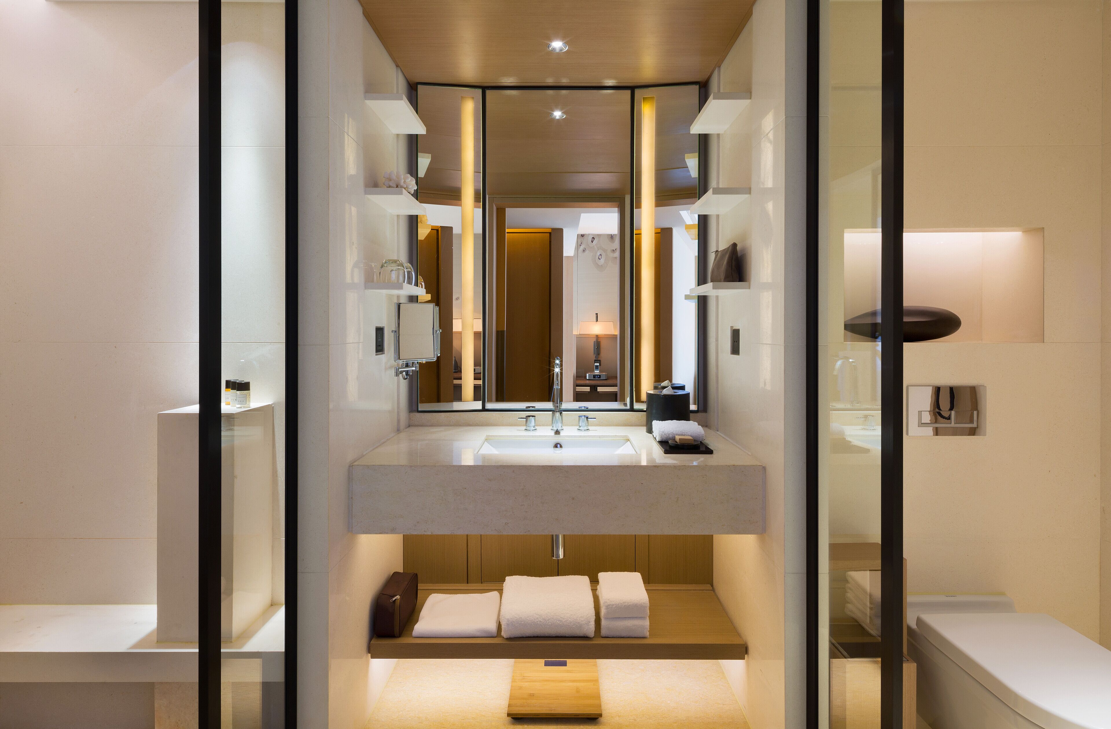 separate bathtub and shower, rainfall showerhead, free toiletries