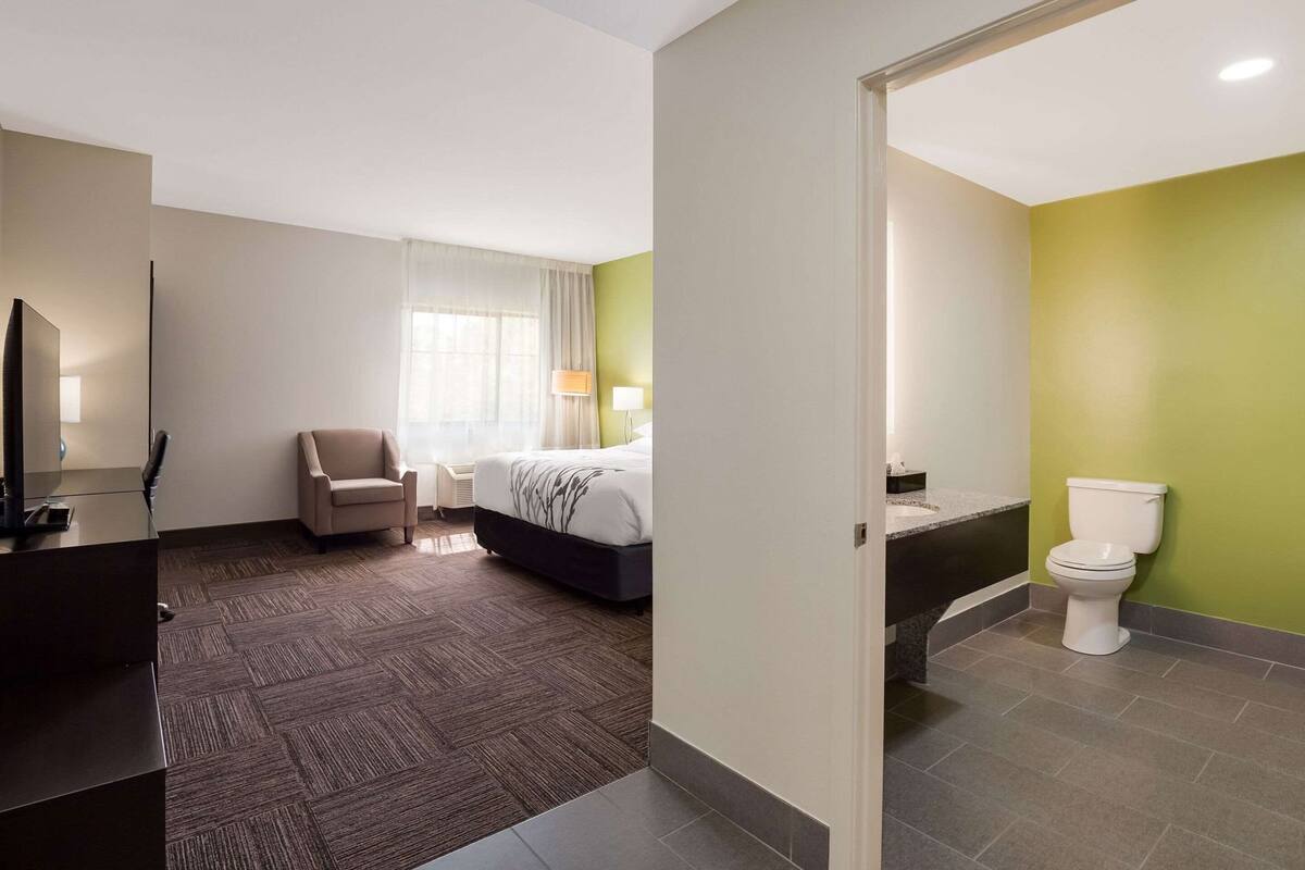 Literie de qualité, couette en duvet, coffre-fort, bureau