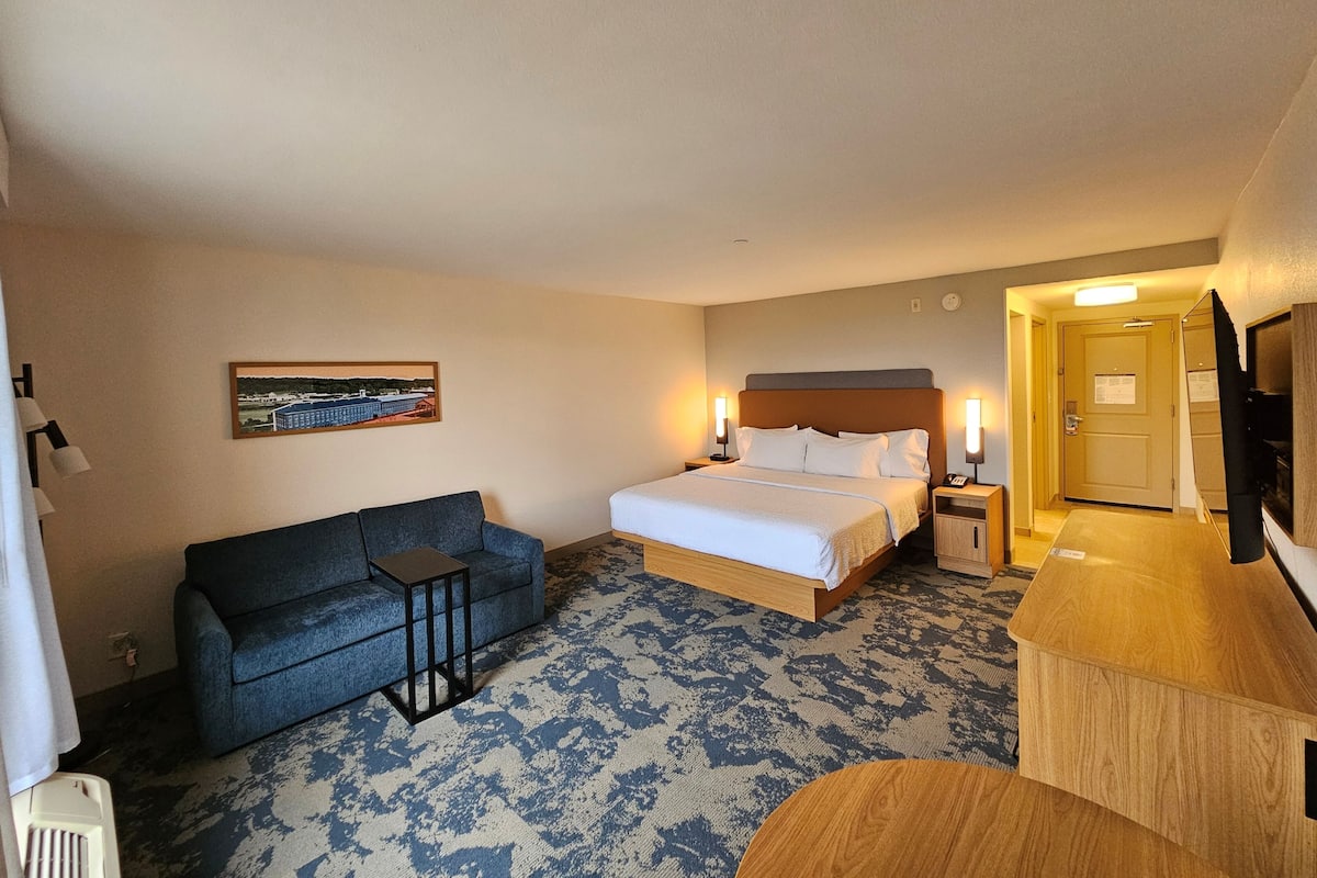 King Bed with Sofabed NonSmoking | In-room safe, iron/ironing board, free cribs/infant beds, free WiFi