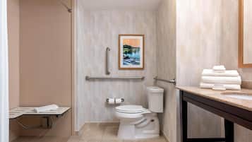 Un baño con ducha, inodoro y lavamanos.