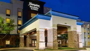 A hotel with a sign reading 'Hampton Inn & Suites by Hilton' and a stone facade. - Hampton Inn & Suites Prattville (Prattville)