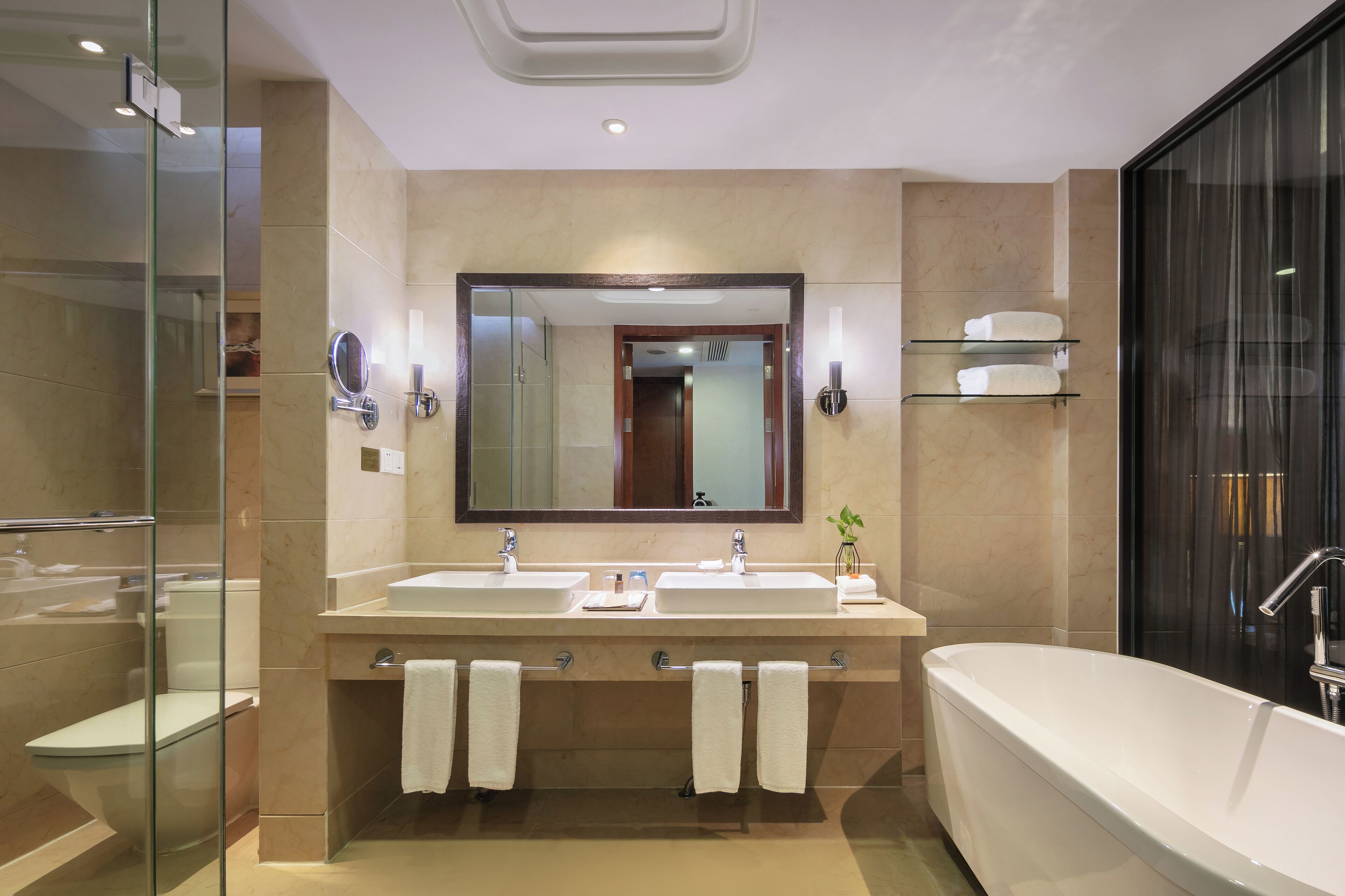 executive suite | bathroom | shower, free toiletries, hair dryer, bathrobes