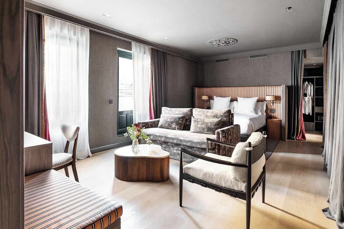 Suíte | Roupas de cama premium, frigobar, cofres nos quartos, escrivaninha