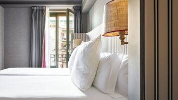 Dobbelt- eller tomannsrom, balkong | Sengetøy av topp kvalitet, minibar, safe på rommet og skrivebord