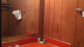 Dutxa, assecador de cabells i tovalloles