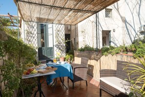 Deluxe Double Room, 1 Queen Bed, Terrace, Garden View (Edoardo) | Terrace/patio - B&B Palazzo Bernardini Suite (Lecce)