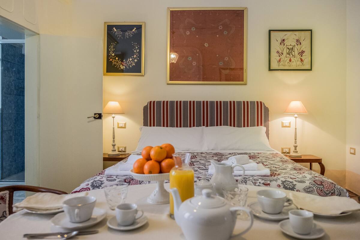 Egyptian cotton sheets, premium bedding, down duvets, in-room safe