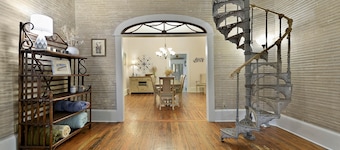 ์บ๋กค ํ์ฐ์ค ์ฝํฐ์ง