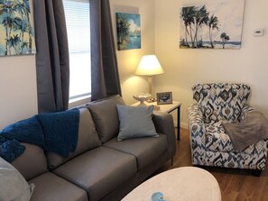 Comfort Cottage, Private Bathroom, Canal View (Fish-on Hideaway) | Lounge