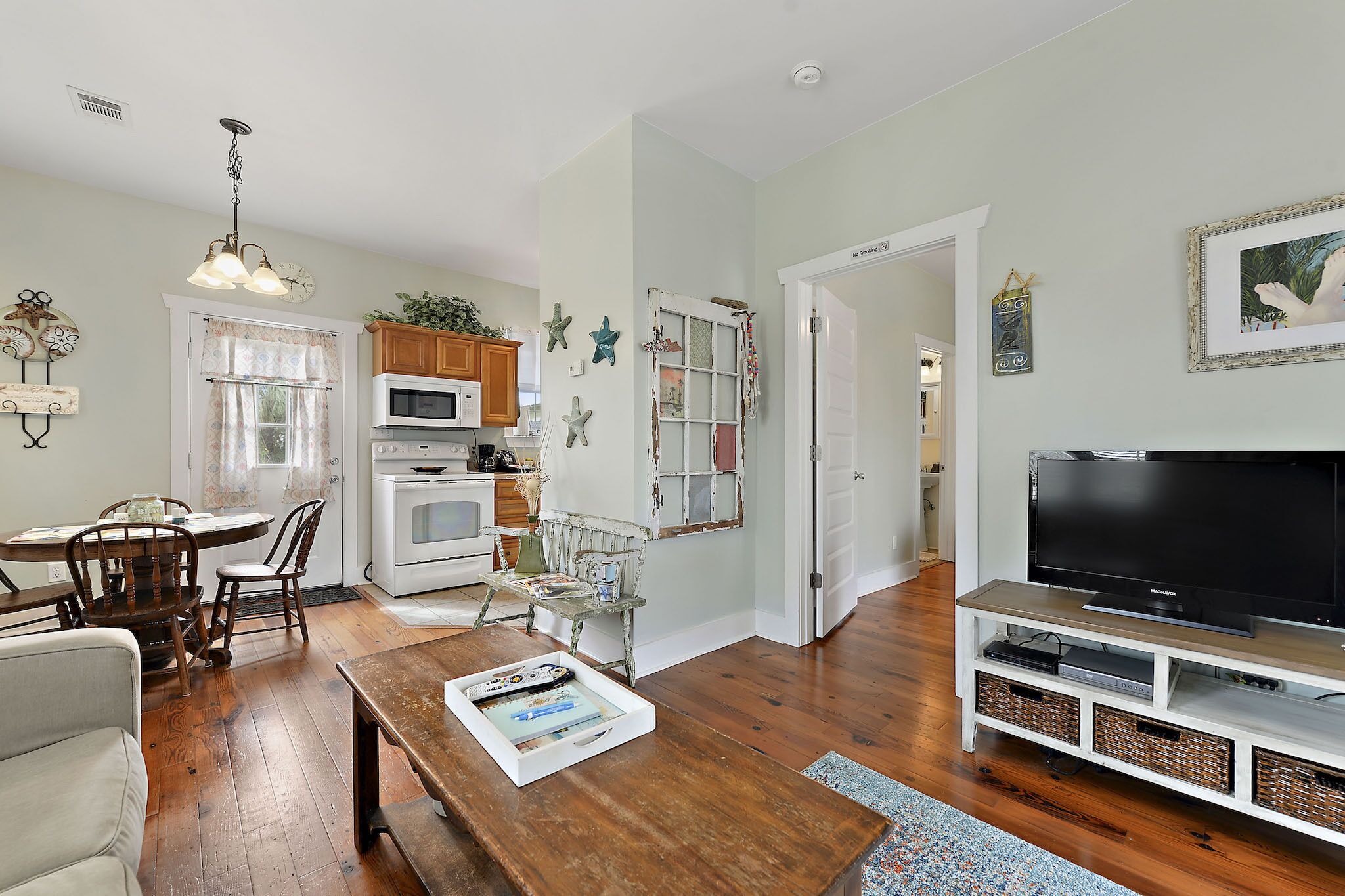 ロマンティック コテージ 専用バスルーム ガーデンビュー (The Cottage) | レストラン