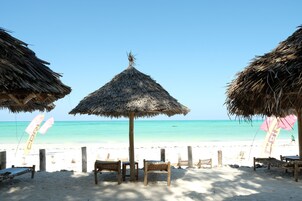 Private beach nearby, white sand, beach umbrellas, beach towels