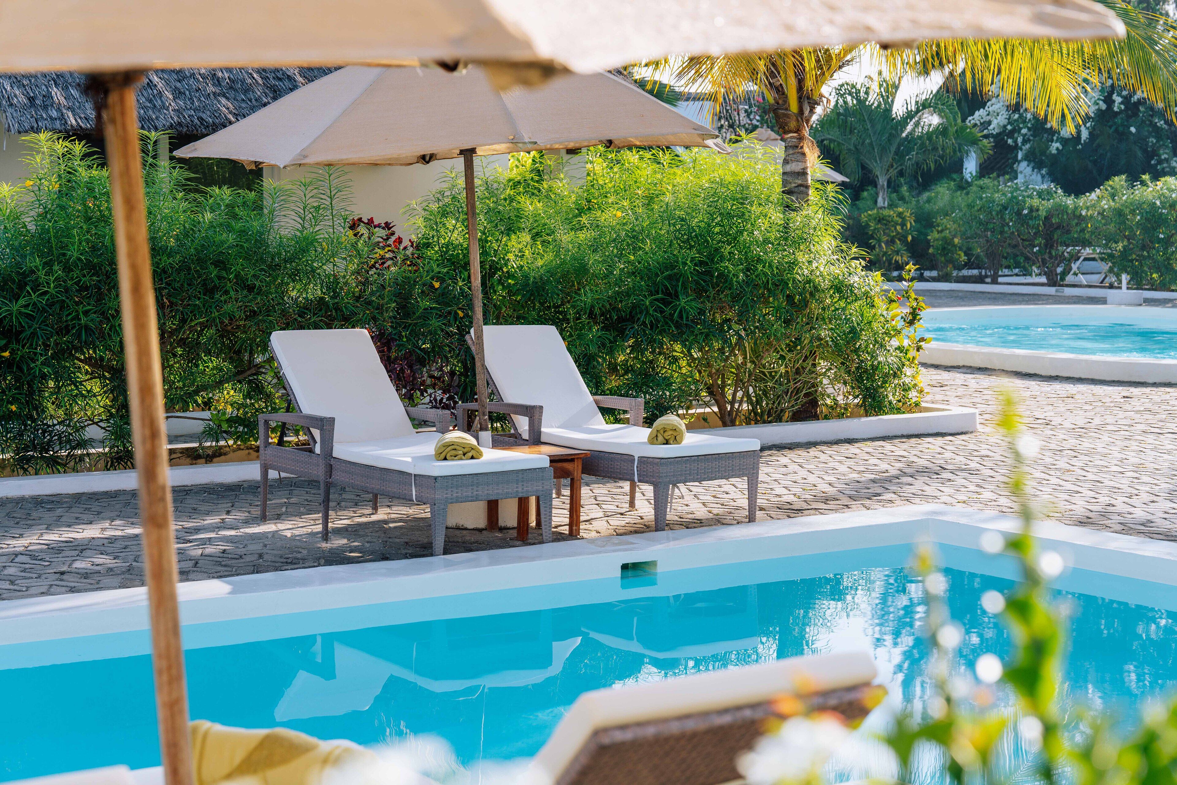 4 outdoor pools, pool umbrellas, pool loungers