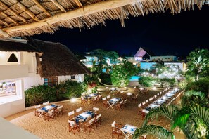 Outdoor dining - Dhow Inn Boutique Hotel (Paje)