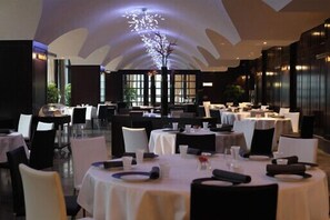 5 restaurants; lunch and dinner served - Sichuan Jinjiang Grand Hotel (Chengdu)