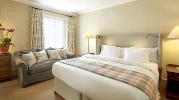 Deluxe Room | Desk, rollaway beds, free WiFi, bed sheets