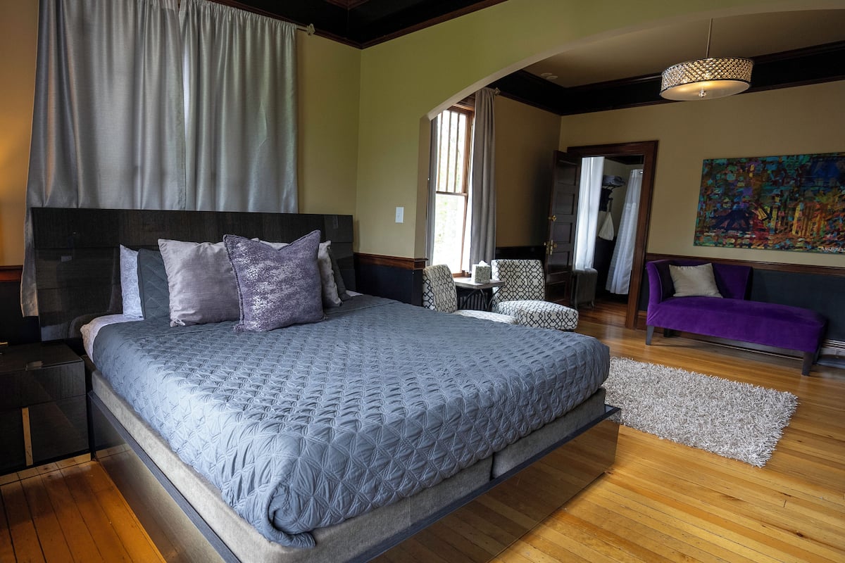 North Travelers King Suite | 1 bedroom, premium bedding, pillowtop beds, individually furnished