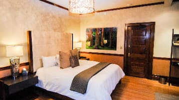 Mansion King Parlor Suite - Private Detached Bathroom | Premium bedding, pillowtop beds, individually furnished, free WiFi