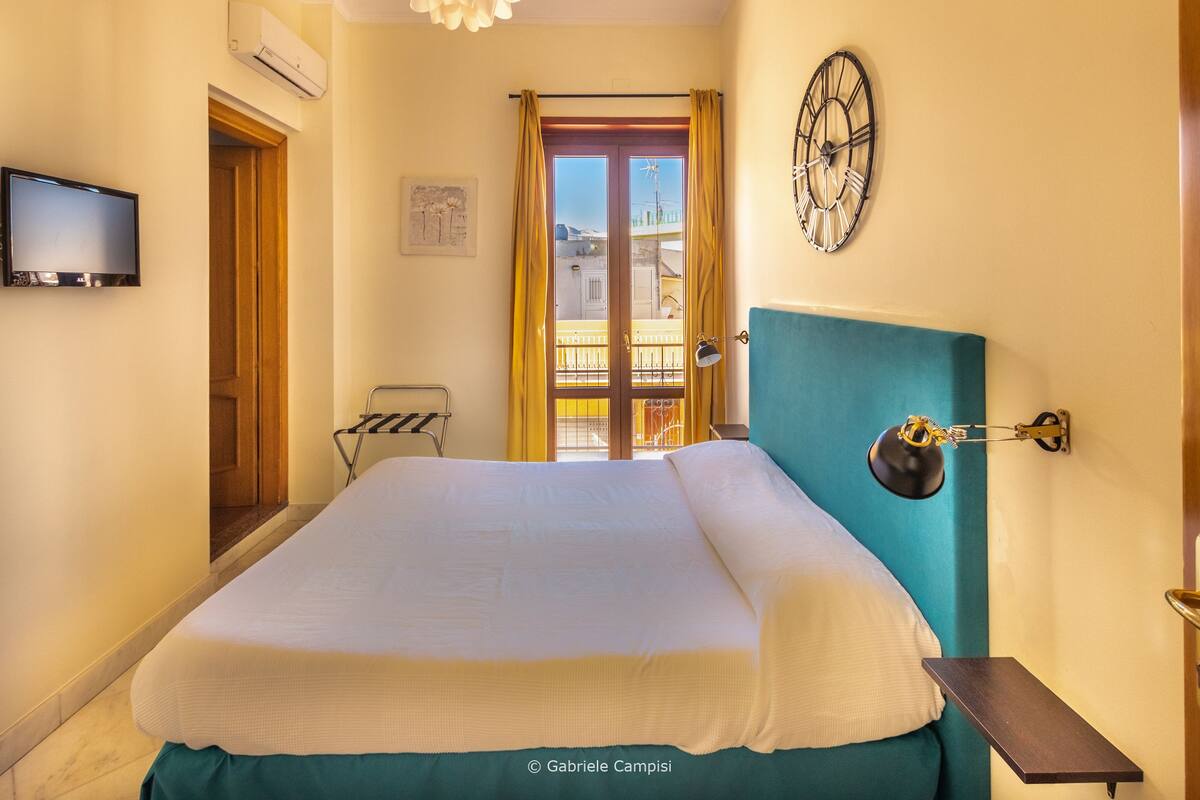 1 bedroom, Frette Italian sheets, premium bedding, minibar