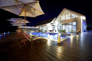 Outdoor pool - Emanya at Etosha Game Lodge (Tsumeb)