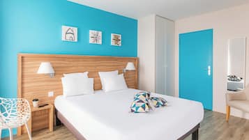 Appartement, 1 chambre | Coffres-forts dans les chambres, ameublement personnalisé, bureau