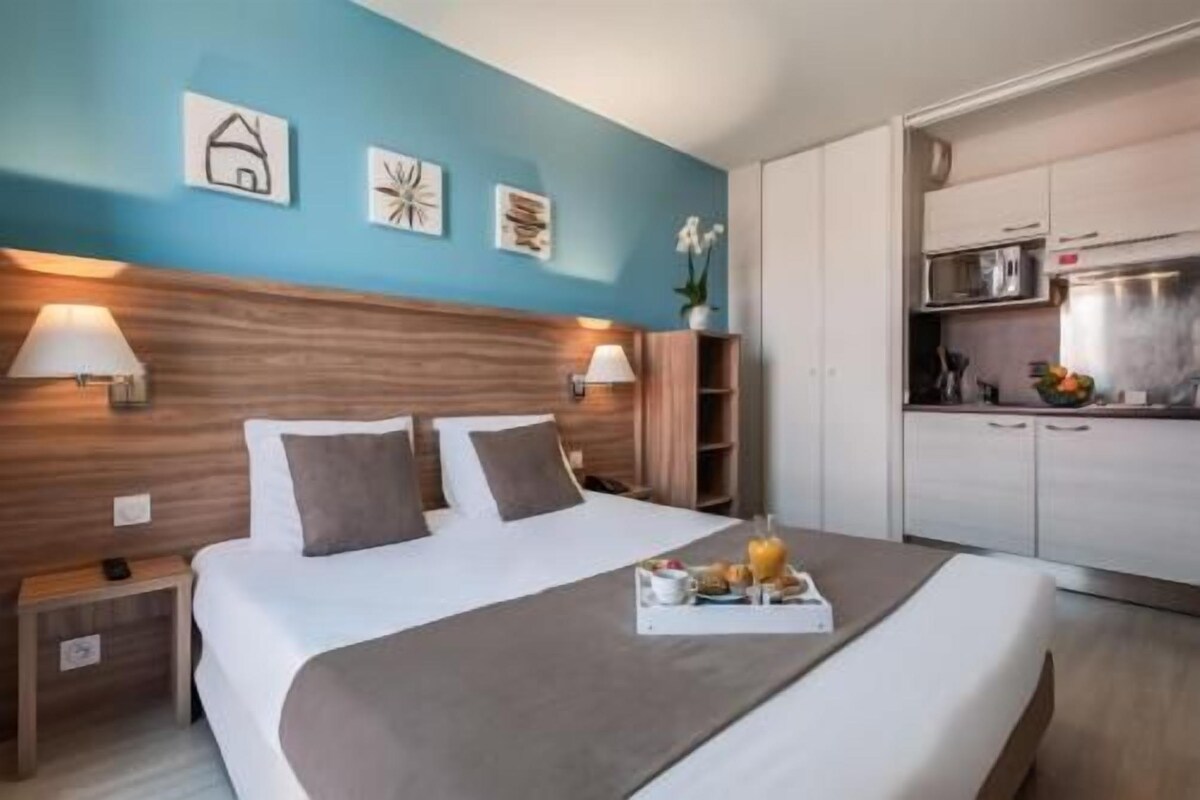 In-room safe, desk, soundproofing, iron/ironing board