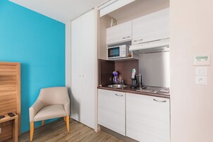 开间 (Twin) | 私人厨房 | 冰箱、微波炉、炉灶、茶具/咖啡用具