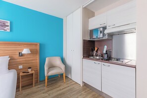 开间 (Double) | 私人厨房 | 冰箱、微波炉、炉灶、茶具/咖啡用具