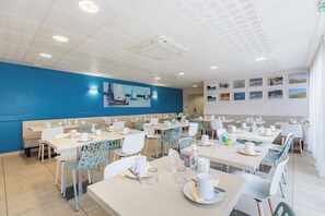 Daily buffet breakfast (EUR 13.9 per person)